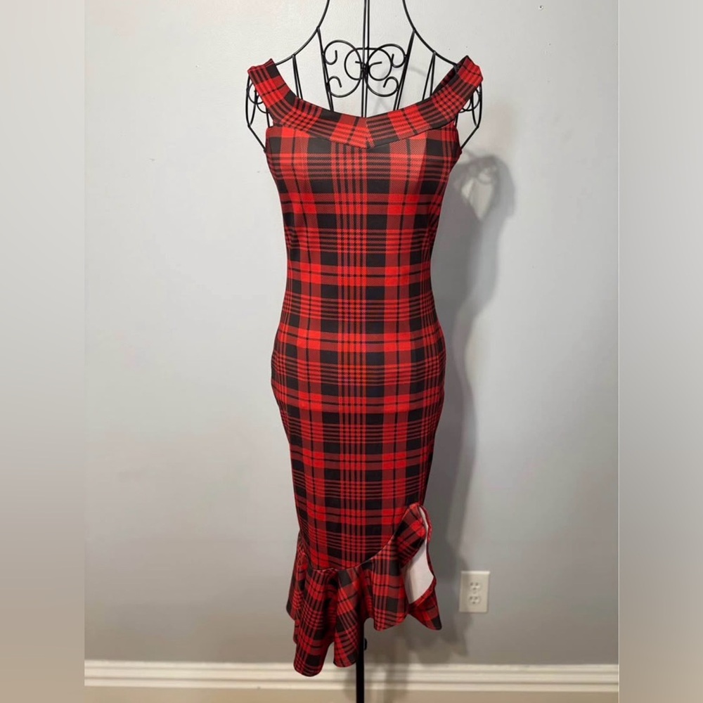 Red & Black Plaid Sleeveless Midi Dress - Size S